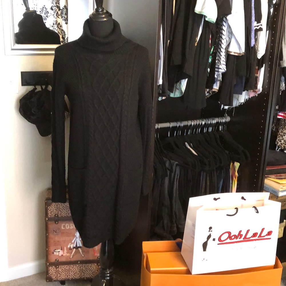 Black turtleneck sweater dress w/pockets M